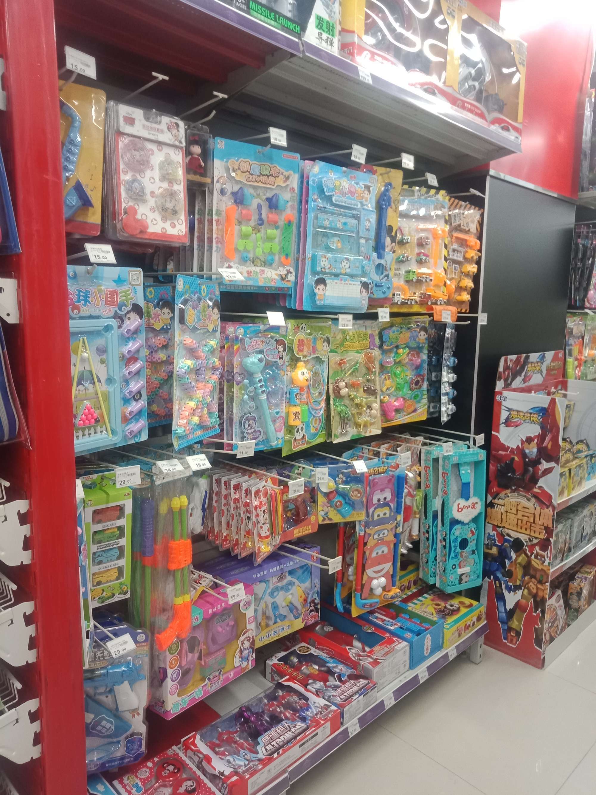 崇陽店陳列升級(jí) 打造文體用品與沙玩玩具一站式消費(fèi)體驗(yàn)